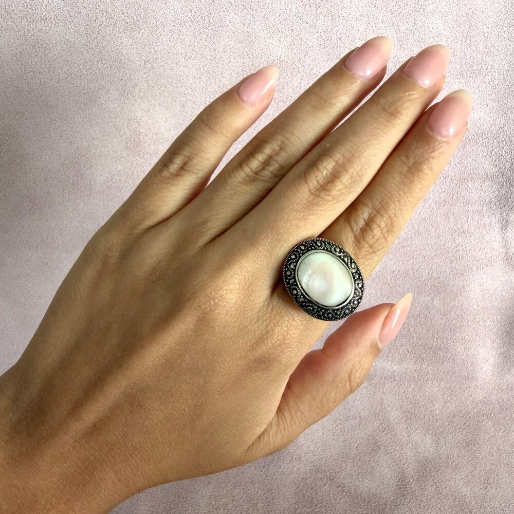 sterling silver marcasite studded mother of pearl ring size 7.75 - Picture 2 of 5